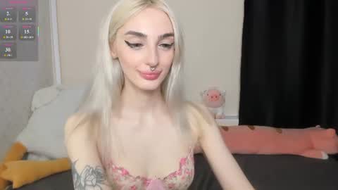 Chloe online show from August 6, 3:55 pm