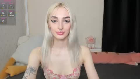 Chloe online show from August 6, 5:23 pm