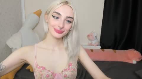 Chloe online show from August 8, 2:17 pm