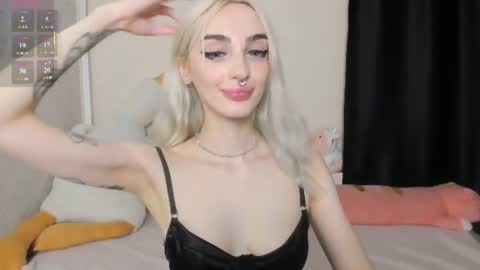 Chloe online show from August 12, 2:30 pm