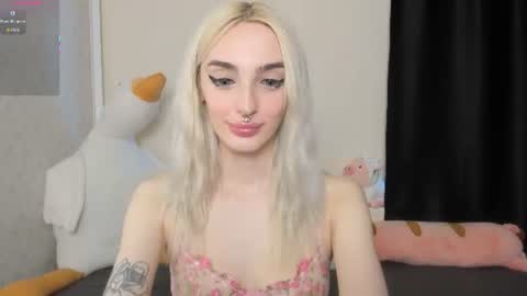 Chloe online show from August 14, 1:04 pm