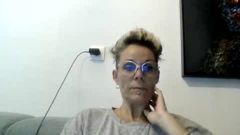 money milf online show from June 2, 7:00 am