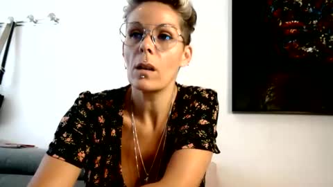 money milf online show from June 10, 9:38 am