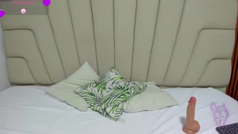 sue_stark online show from August 8, 10:32 pm