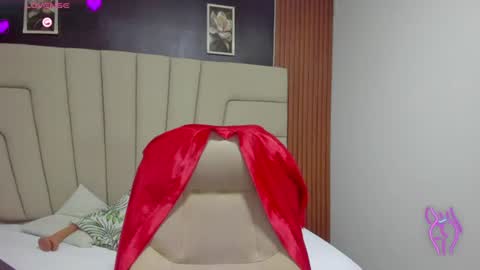 sue_stark online show from August 9, 12:44 am