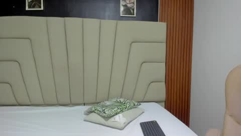 sue_stark online show from August 11, 9:39 pm