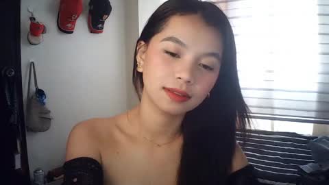 Rosiee online show from May 11, 11:51 pm