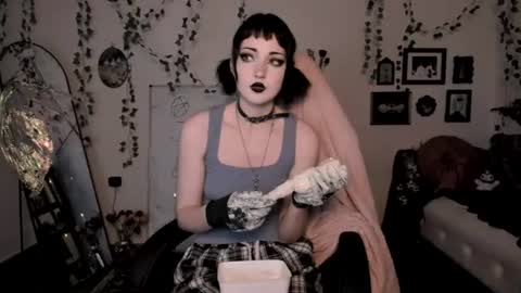 Ella online show from July 18, 10:38 am