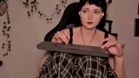 Ella online show from August 4, 4:20 am