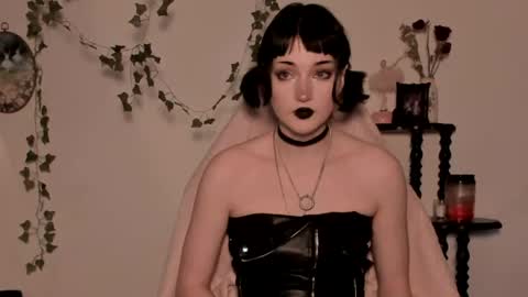 Ella online show from August 8, 8:25 am