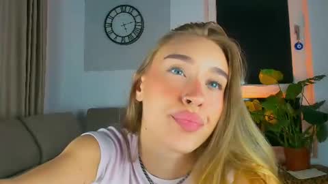 sugarskye online show from August 5, 8:51 pm