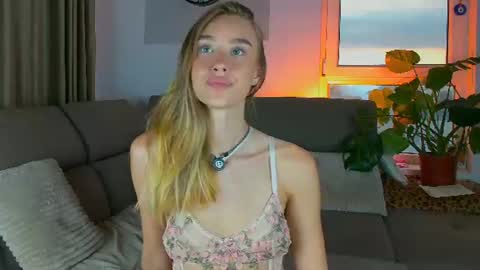 sugarskye online show from August 9, 3:40 am