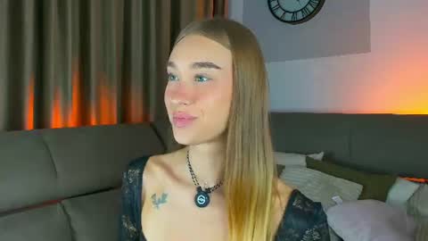 sugarskye online show from August 14, 9:40 pm