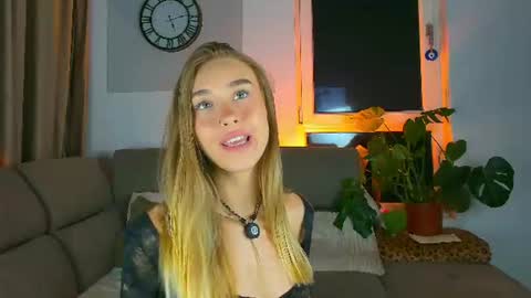 sugarskye online show from August 15, 2:37 am