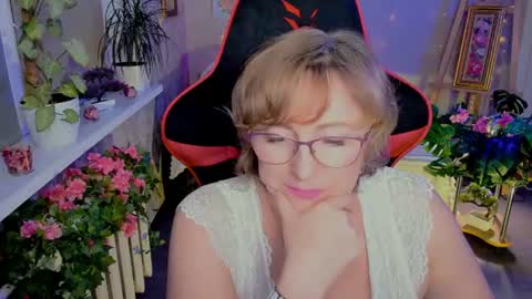 Vivien online show from July 25, 6:12 pm