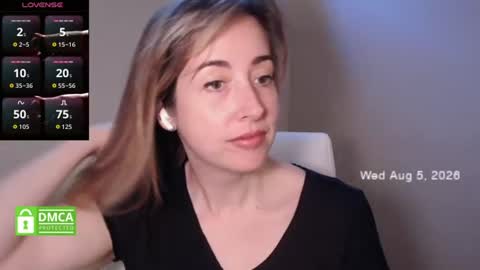 Mia online show from August 5, 2:04 pm