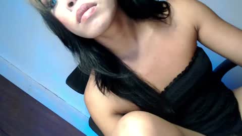 sultry_sirenxx online show from July 23, 6:21 pm