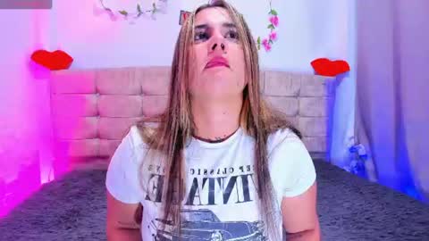 summer_girls01 online show from August 4, 9:01 pm
