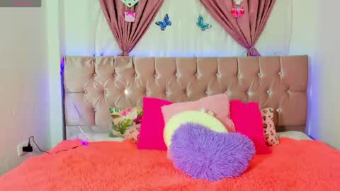 summer_girls01 online show from August 8, 7:47 pm