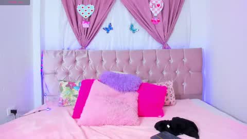 summer_girls01 online show from August 10, 10:22 pm