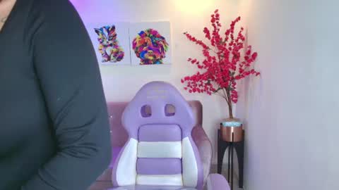 summer_miller online show from August 7, 11:32 am