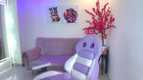 summer_miller online show from August 7, 12:38 pm