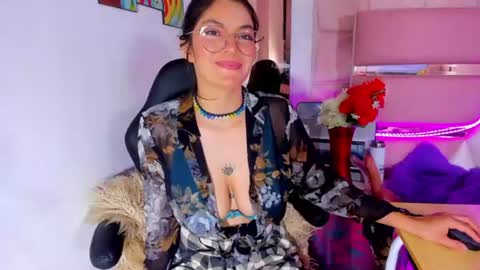 moon1 online show from July 13, 5:30 pm