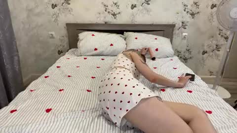 SandyLola online show from August 3, 6:04 pm