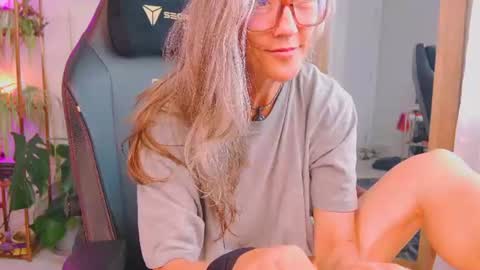 Hi Im Sunnie - Next show Friday August 1 online show from July 19, 8:44 pm
