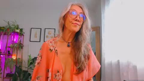 Hi Im Sunnie - Next show Friday August 1 online show from July 21, 7:38 pm