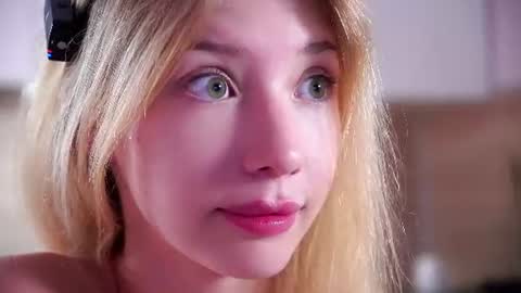 Lily online show from August 15, 5:44 am