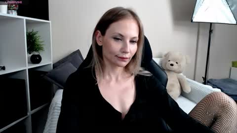 Naomi online show from August 3, 9:11 pm
