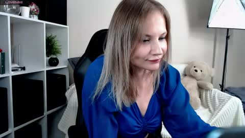 Naomi online show from August 4, 9:45 pm