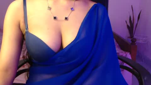 sunnylovess online show from August 11, 9:00 am