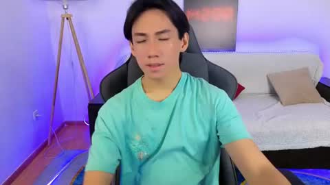 ray online show from August 11, 9:33 am