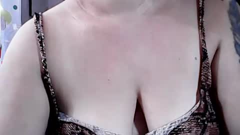 sunshine_38 online show from August 5, 11:03 pm