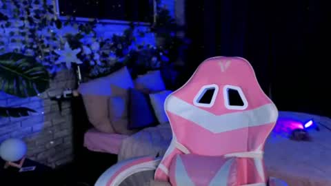 Alice online show from August 4, 7:33 pm