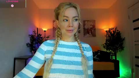 Jenn online show from August 2, 4:19 am