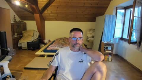 supersquirrel81 online show from August 2, 4:08 am