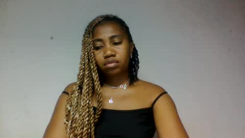 surbelle online show from August 12, 7:49 pm