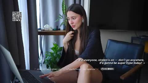 SOFIA  DAMIEN   PVT MODEL online show from August 5, 10:46 am