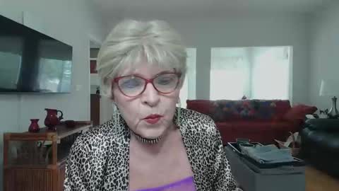 Susan and Lisa online show from April 7, 7:46 pm
