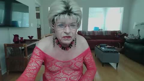 Susan and Lisa online show from May 8, 6:43 pm