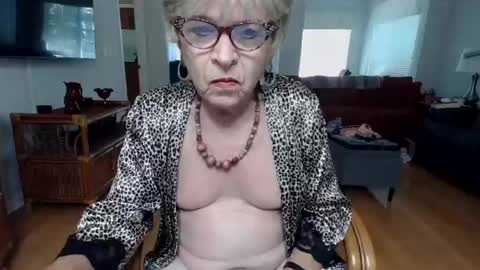 Susan and Lisa online show from June 15, 2:59 pm