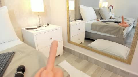susanthomass online show from August 11, 2:13 am