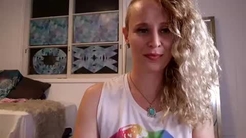 Susie and Lacey online show from July 26, 10:09 am