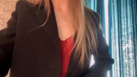 Adel online show from August 15, 10:52 am