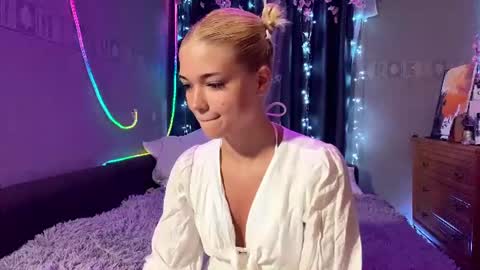 Stacy online show from August 4, 10:29 pm