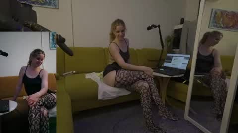 suzannexxxxxx online show from May 10, 9:28 pm