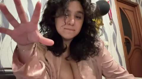 suzyhere online show from August 6, 9:47 pm